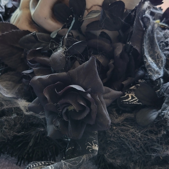 Gothic Halloween Table Candleabra Decorations  Skull Black Roses - Picture 10 of 13